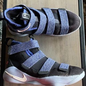 Nike high top black w/blue straps 4Y